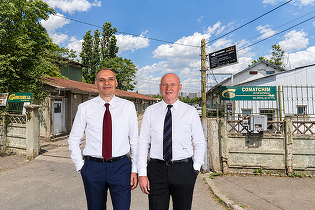 FOTO Frații Pavăl (Dedeman) demolează halele unei foste mari fabrici, singurul comerciant de hârtie din România până în `89