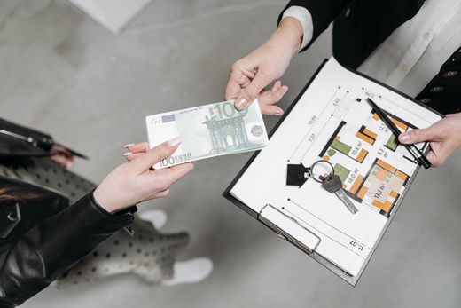 Investiții străine în România. Tranzacțiile imobiliare reprezintă a doua cea mai importantă destinație sectorială a capitalului străin din România GRAFIC