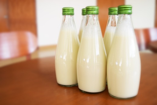 Producătorii de lapte solicită Guvernului o subvenție de 50 de bani pe litru pentru a depăși criza în care se află