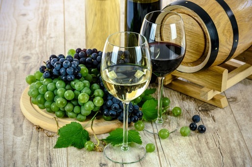 Consumul și producția de vin din România au scăzut. Ce state depășim încă raportat la cantitatea de vin consumată