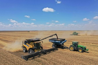 Holde Agri Invest negociază achiziția a patru noi ferme