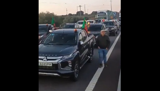 VIDEO Sute de agricultori portughezi s-au alăturat protestului colegilor europeni, blocând mai multe șosele: ”Este foarte dificil să supraviețuiești”