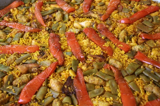 Fermierii spanioli avertizează că orezul din care se face paella va dispărea din cauza interzicerii pesticidelor
