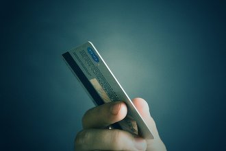 Plata cu cardul în piețele din Sectorul 1. Primăria vrea un acord cu Visa