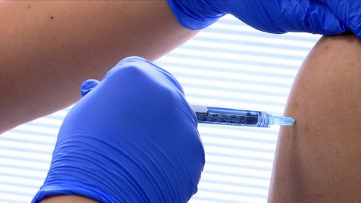 Testarea vaccinului Universității Oxford, suspendată după ce un pacient s-a îmbolnăvit