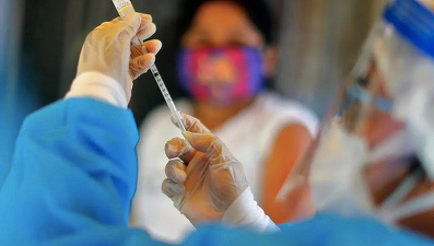 Vaccinul Moderna asigură cel puțin trei luni de imunitate, arată un studiu