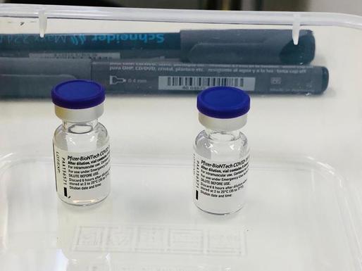 A cincea tranșă de vaccin Pfizer BioNTech, de 87.750 doze, va sosi luni în România și apoi va fi distribuită în centrele de stocare din țară