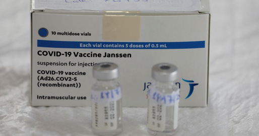 Johnson&Johnson își reduce săptămâna aceasta la jumătate livrările de vaccin anticovid-19 în UE