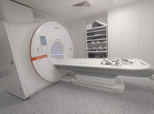 FOTO RMN-ul Spitalului Găești, pus în funcțiune după ce a stat trei ani în depozit pentru că nu încăpea pe ușă