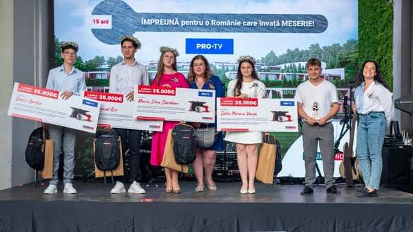 Au început înscrierile pentru cea de-a treia ediție Bursele BookLand, cele mai mari burse din România: 35.000 de euro pentru 7 ani de studiu