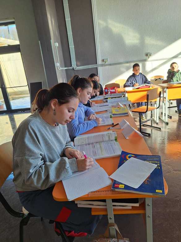 Au început înscrierile pentru cea de-a treia ediție Bursele BookLand, cele mai mari burse din România: 35.000 de euro pentru 7 ani de studiu