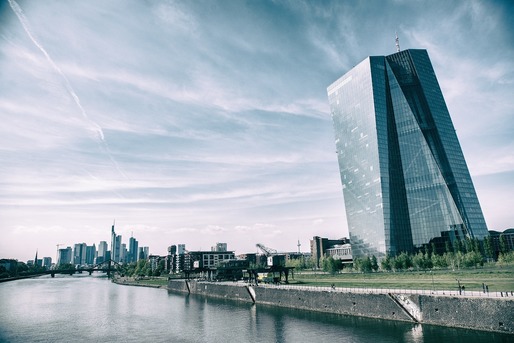 BCE se așteaptă în următoarele trimestre la o creștere ''extrem de solidă'' a salariilor