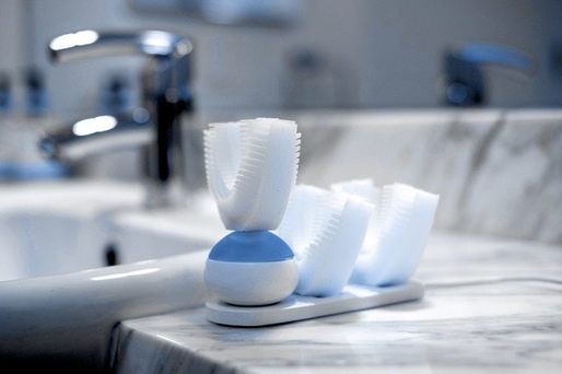 Gadgetul care realizează spălarea dinților în 10 secunde