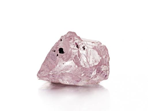 Un diamant roz de 32,33 carate, vândut pentru 15 milioane de dolari