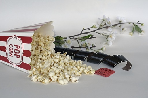 Regizorul Andrei Koncealovski vrea ca vânzarea de popcorn la proiecțiile filmelor sale să fie interzisă