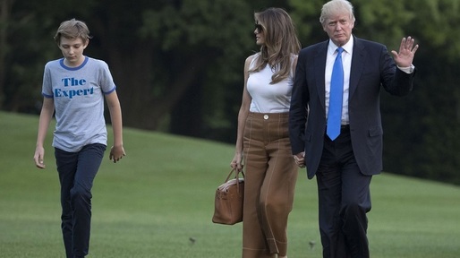 Prima Doamnă Melania Trump și Barron s-au mutat la Casa Albă