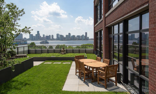 Jon Bon Jovi a scos la vânzare un duplex din Manhattan pentru 17,2 milioane de dolari