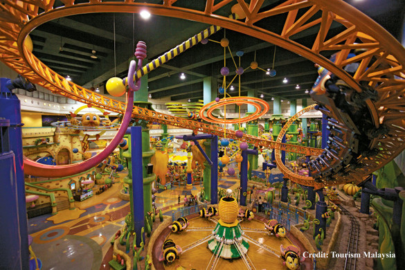 GALERIE FOTO Cele mai spectaculoase mall-uri din Asia: păduri tropicale, mountagne russe, gondole