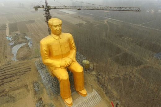 Un grup de oameni de afaceri din China a ridicat o statuie uriașă în memoria lui Mao Zedong