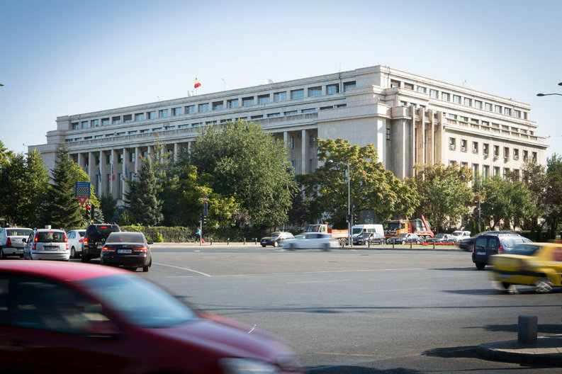 Guvernul spune că nu sunt bani pentru reducerea CAS, pregătită de Parlament