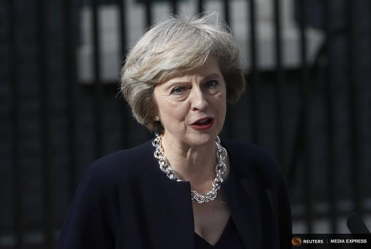 Lira sterlină a scăzut la minimul din octombrie față de dolar după comentariile legate de Brexit ale premierului britanic