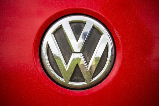 Volkswagen își revine spectaculos după scandalul emisiilor: încheie 2016 cu cifră de afaceri record și profit net de 5,1 mld. euro