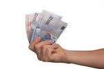 STUDIU Angajații din mediul privat au primit salarii cu 14% mai mari în primul trimestru al anului. Și bonusurile au crescut