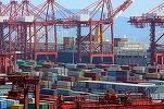 China pierde aproape 9 miliarde dolari din rezerva valutară. Scădere de 17% a exporturilor