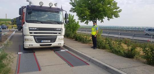 FOTO Controale ale vehiculelor de transport marfă care merg spre sau dinspre Portul Constanța. Amenzi de peste un milion de lei