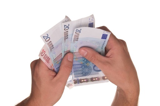 Creșterea salariului minim în Europa Centrală sporește riscurile inflaționiste
