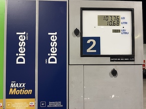 Nouă scumpire a motorinei, care a sărit de 10 lei în toate stațiile, mai puțin câteva MOL. Penuria de diesel s-ar putea instala pe piața europeană