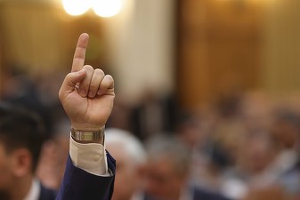 Criza politică face din leu cea mai slabă monedă din regiune în 2026. România se detașează pe primul loc al celor mai mari dobânzi