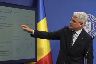 Vin noi salarii pentru bugetari. Efect după un an, schimbare de direcție: Salariile din administrație au scăzut când cele din economie au continuat să crească