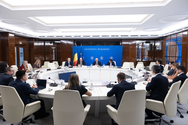 FOTO Bolojan s-a văzut cu o delegație de investitori ai JP Morgan, după ce banca americană a avertizat România. Preocupare pentru noua configurație guvernamentală, cheltuielile publice și deficitul bugetar