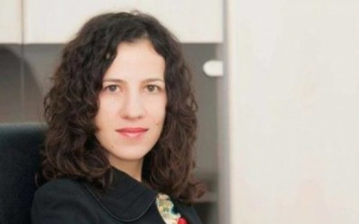 Comedie absurdă la șefia Achizițiilor: Roxana Mînzatu află din Monitor că a demisionat, nu că a fost demisă