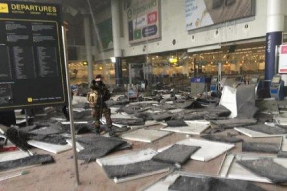 FOTO Explozii pe aeroportul din Bruxelles, urmate de alte explozii la metrou, lângă sediul CE. Fiica lui Rednic, aflată pe aeroport: Au fost focuri de arme