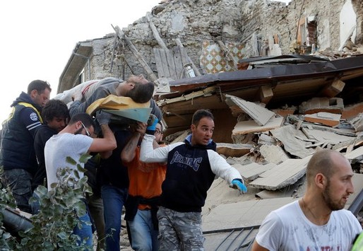 Premierul Cioloș și ministrul Muncii îi vizitează pe românii din Italia afectați de cutremur