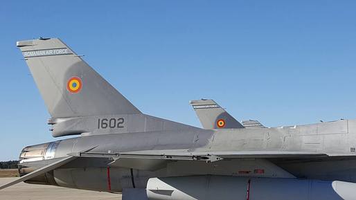 FOTO România primește primele avioane F16 din Portugalia