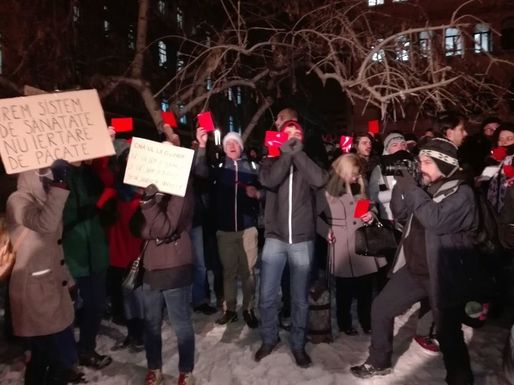 VIDEO Protest în București și în alte orașe față de proiectele grațierii și modificării Codului Penal