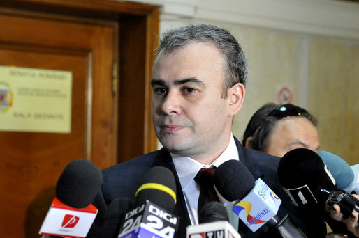 Fostul ministru Darius Vâlcov scapă de controlul judiciar în dosarul în care este judecat pentru fapte de corupție