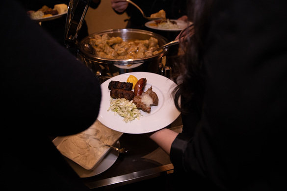 FOTO Consulatul României din Chicago a sărbătorit Centenarul într-un hotel al lui Trump. Recepția a atras atenția unei organizații de etică, care susține că banii au ajuns în buzunarele președintelui SUA deși Constituția interzice