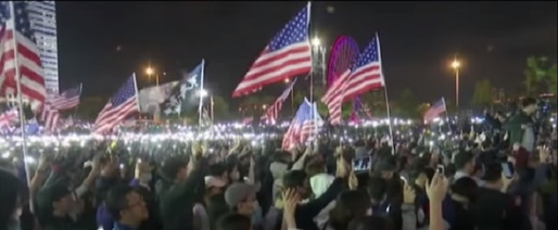 VIDEO Manifestații ample în Hong Kong, sute de persoane i-au mulțumit lui Trump în fața Consulatului american