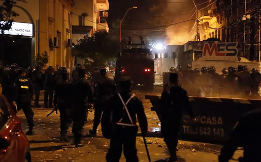 Proteste violente în Argentina și Paraguay împotriva restricțiilor Covid