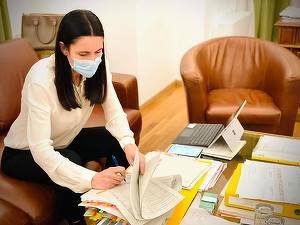 Clotilde Armand: Unii angajați din Primăria Sectorului 1 au impresia că sunt în vacanță. Cei care nu-și folosesc cartelele pentru pontaj sau registrul de prezență nu vor mai fi plătiți