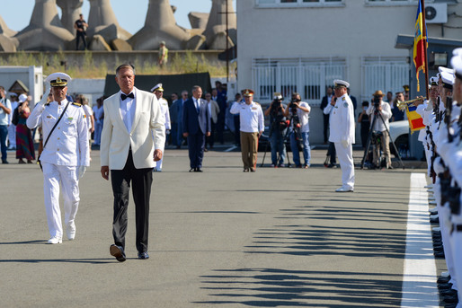 FOTO Iohannis, cu papion de Ziua Marinei: Fără o armată puternică, România nu își poate menține statutul de membru NATO
