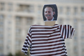 FOTO Protest în Piața Victoriei împotriva premierului Florin Cîțu