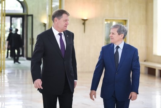 Cioloș, după întâlnirea cu Iohannis: Domnul președinte ne-a confirmat că nu a primit nicio propunere de premier, că pare că partidele fug de această responsabilitate. Propunerea noastră fermă e Dacian Cioloș