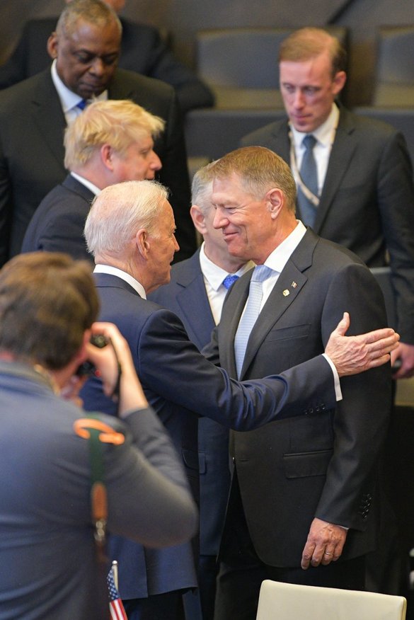 FOTO Klaus Iohannis, discuție cu Joe Biden înainte de începerea Summit-ului NATO de la Bruxelles
