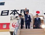 FOTO Shinzo Abe, împușcat la un eveniment electoral, a fost primul premier nipon care a călătorit 8.700 de kilometri pentru o vizită istorică în România. A fost însă ignorat de Guvern și dus \