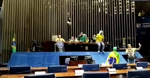 VIDEO Haos în Brazilia. Suporterii lui Bolsonaro au pătruns în Congres, trecând de barierele de securitate